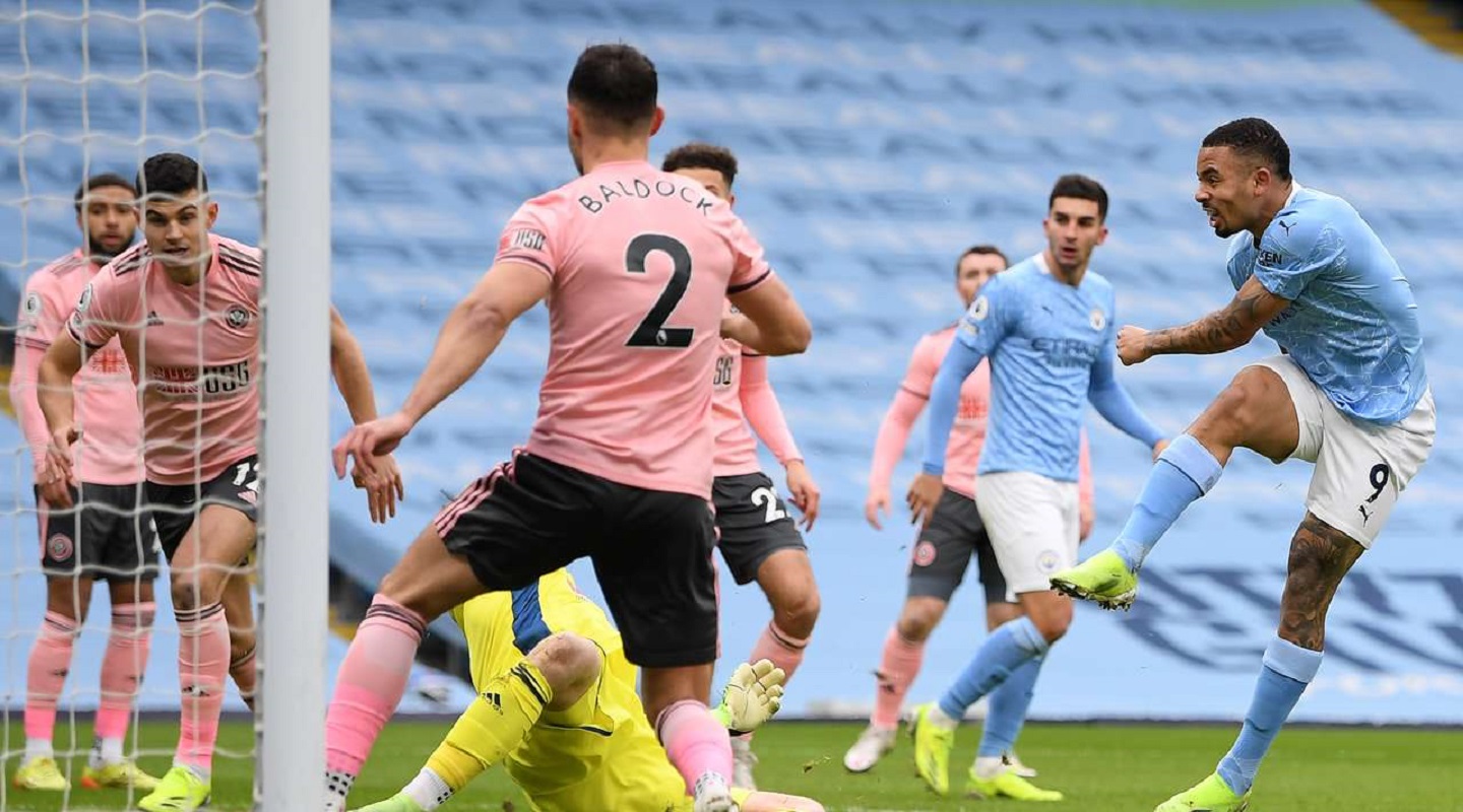 Αθόρυβα, σταθερά και καβάλα στο άλογο η Σίτι! (vid)