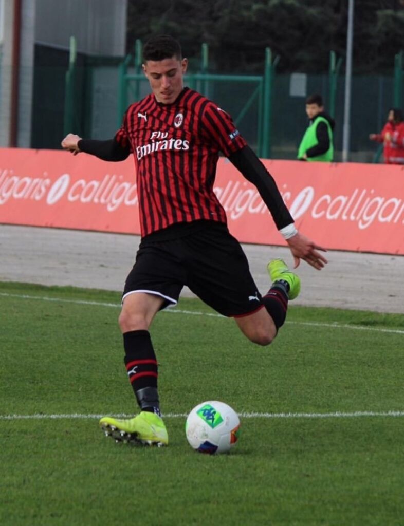 Σπουδαία στιγμή, στην αποστολή της Μίλαν ο 19χρονος Μιχελής! (pic)
