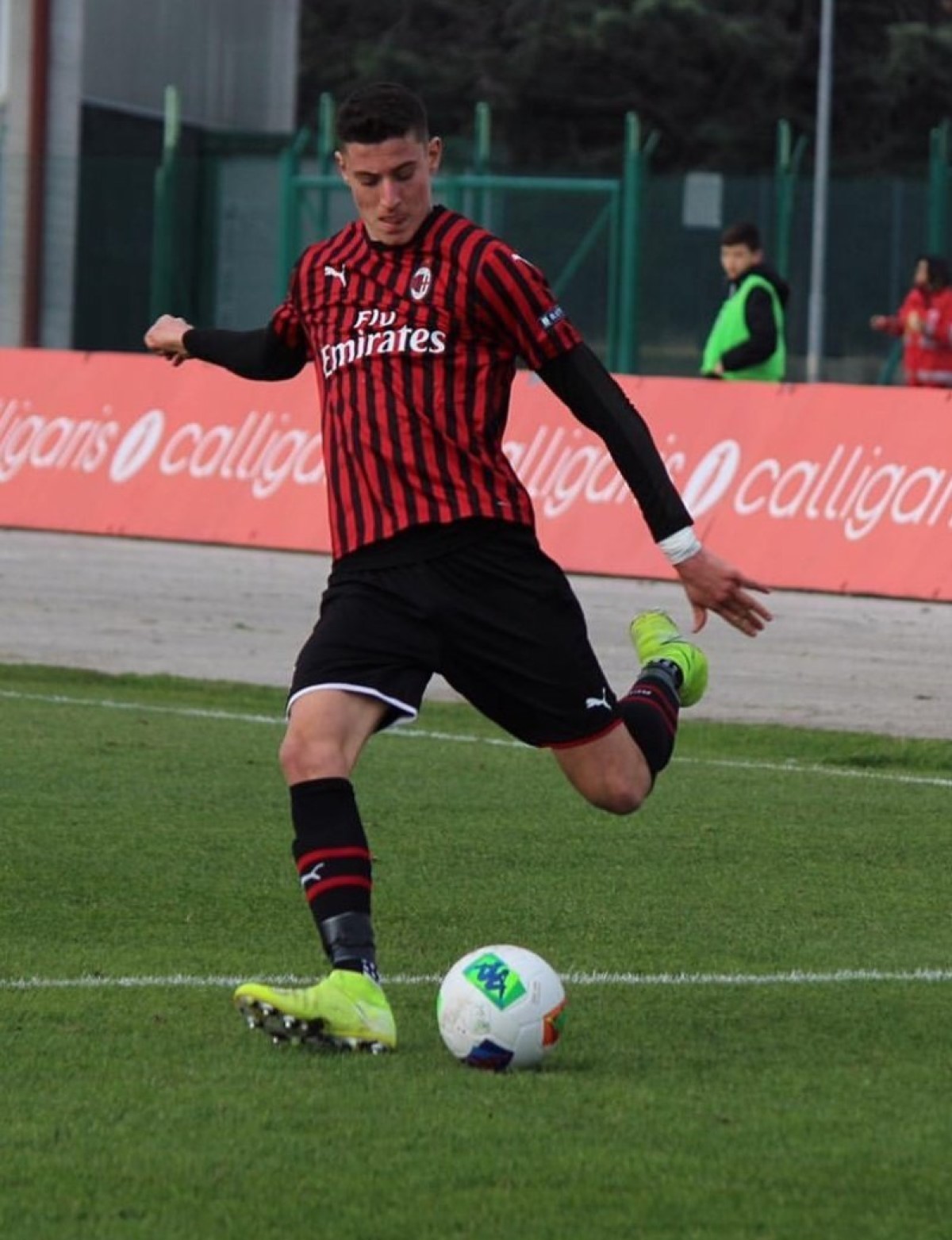 Σπουδαία στιγμή, στην αποστολή της Μίλαν ο 19χρονος Μιχελής! (pic)