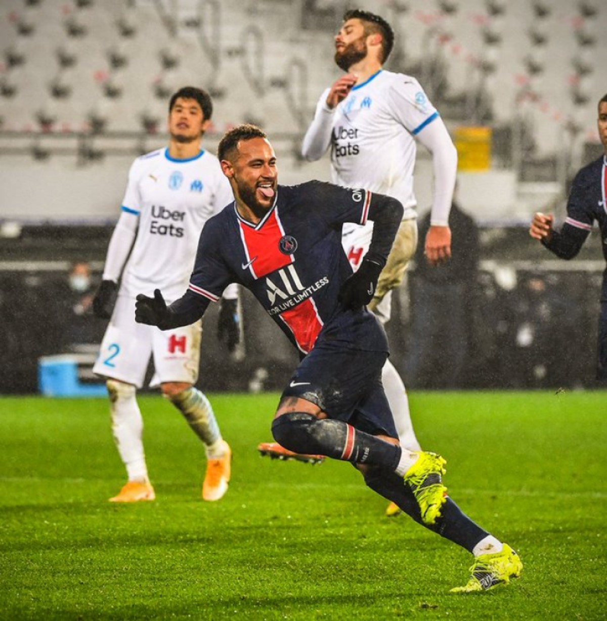 Νεϊμάρ: «Σκέφτηκα σοβαρά να αποσυρθώ…»