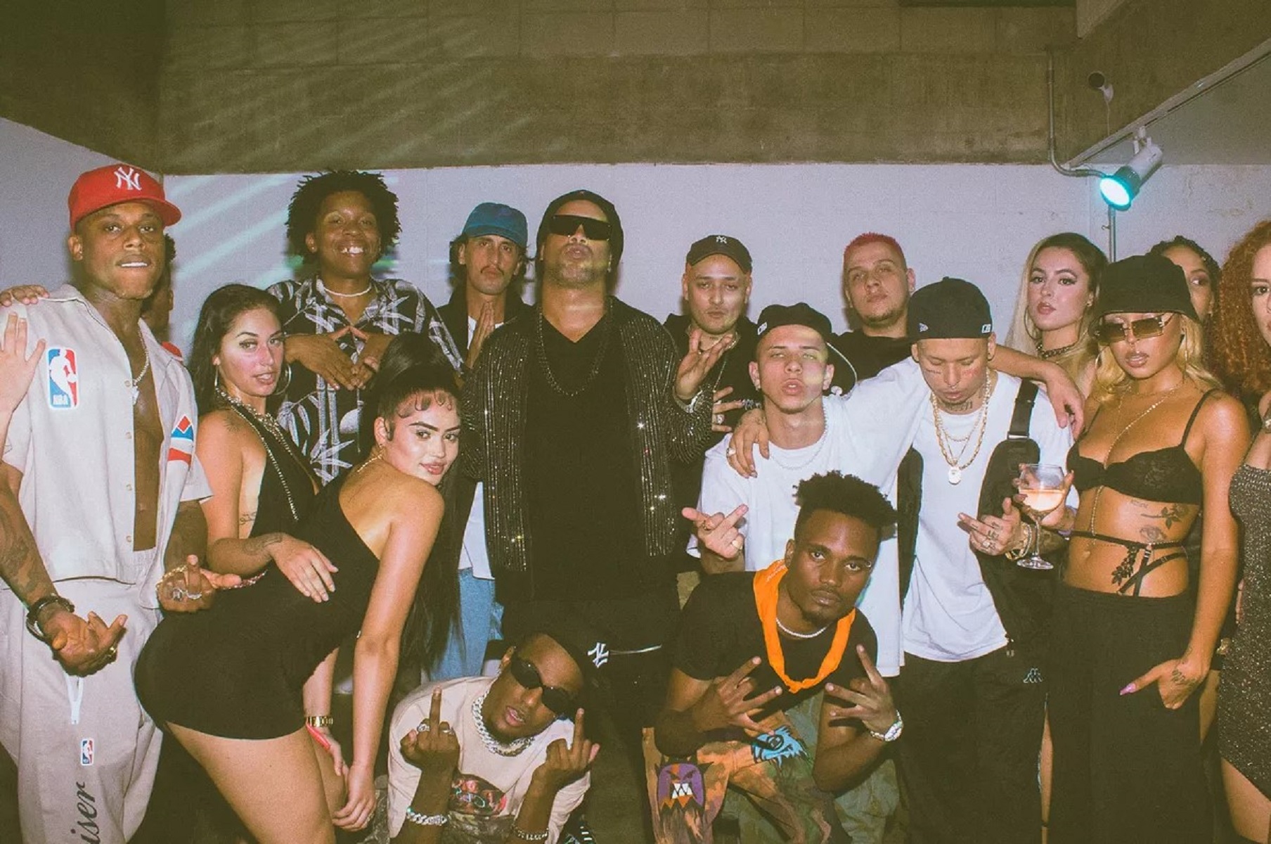 Ο Ροναλντίνιο παίζει μπάλα και στην… trap! (vid)