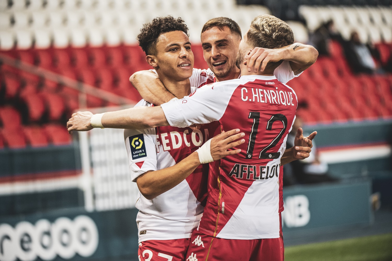 «Προσγείωσε» την Παρί η Μονακό! (vid)