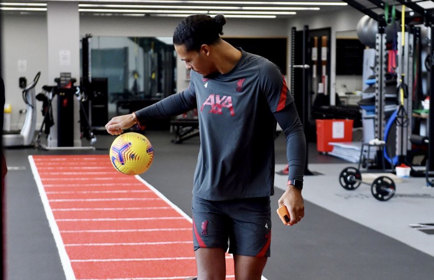 Φαν Ντάικ: «Άλλη μια μέρα, άλλο ένα βήμα πιο κοντά» (vid)