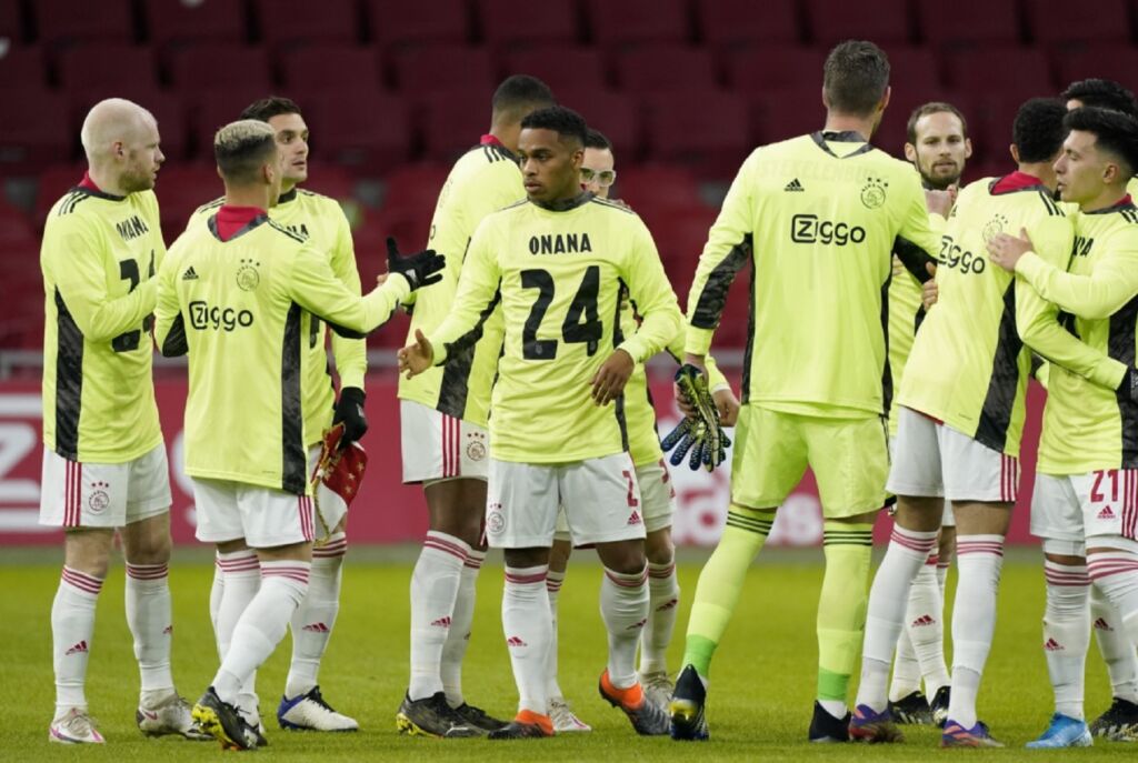 Με φανέλες του τιμωρημένου Ονάνα όλος ο Άγιαξ! (pic)