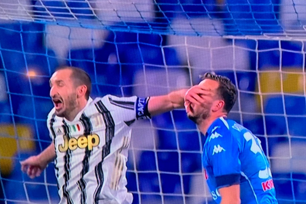 Έξαλλος ο Πίρλο με το κερδισμένο πέναλτι της Νάπολι