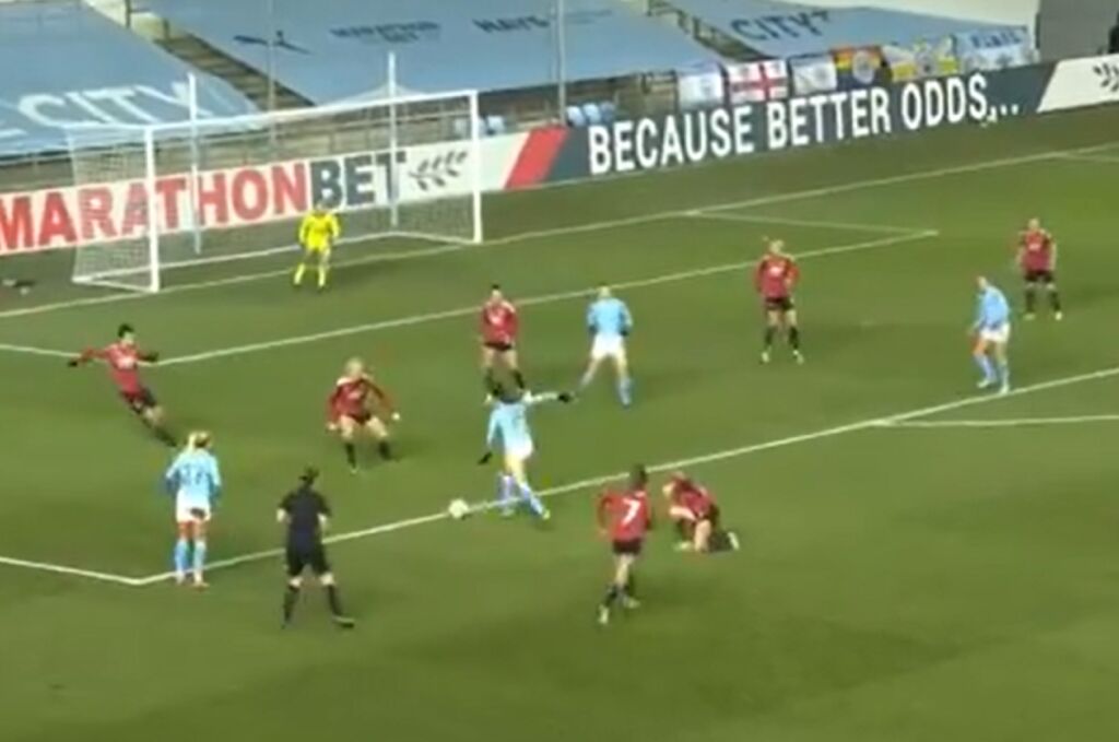 Γκολάρα γένους… θηλυκού στο ντέρμπι του Μάντσεστερ (vid)