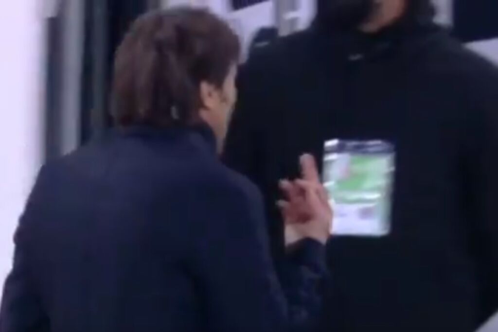 Το μεσαίο δάχτυλο του Κόντε και τα “γαλλικά” του Ανιέλι (vid)