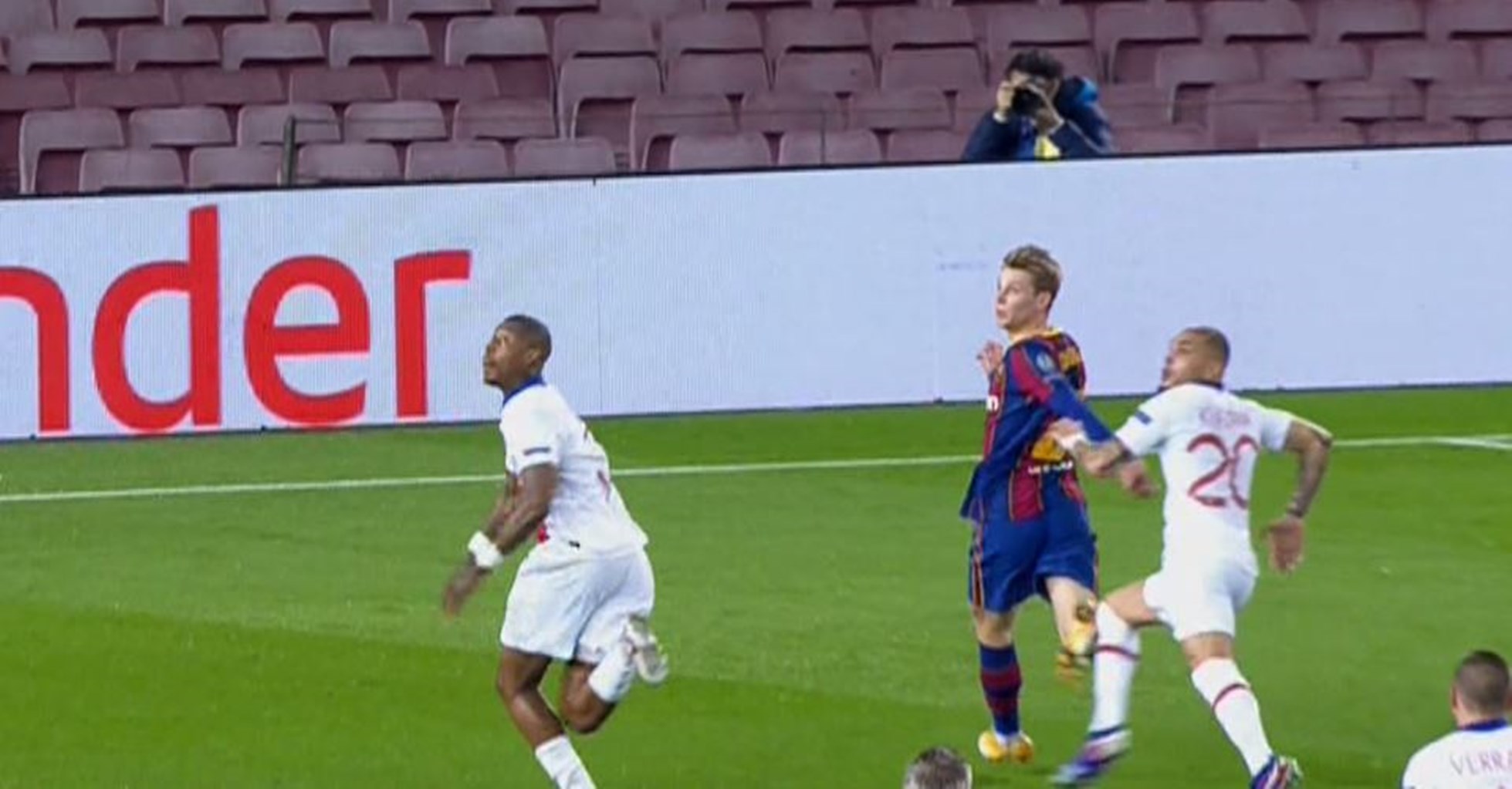 Το… μακροβούτι του Ντε Γιονγκ ξεγέλασε μέχρι και το VAR! (vids)