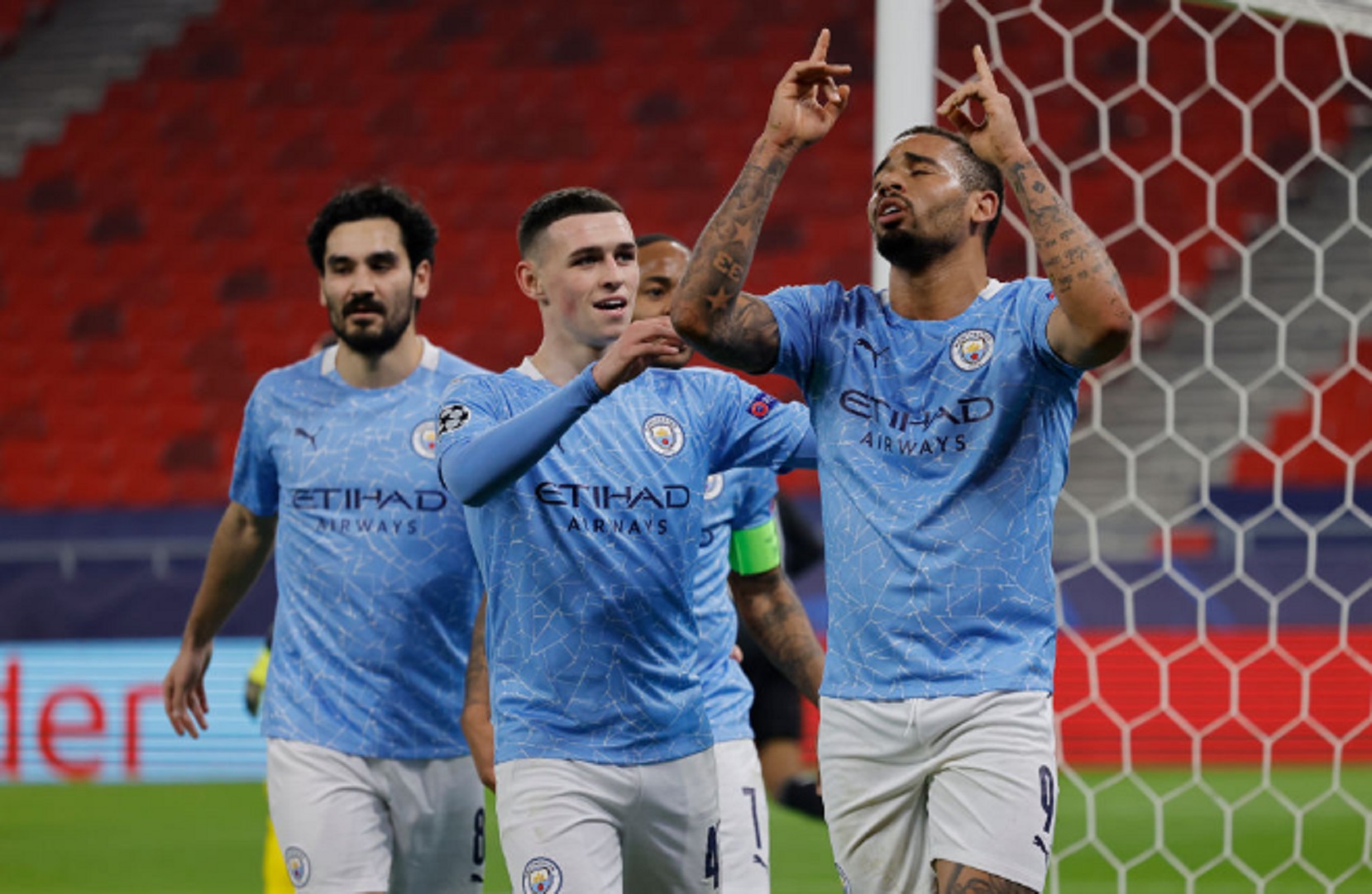 Ψηλά το κεφάλι! Η Σίτι προκαλεί… ζάλη! (vid)