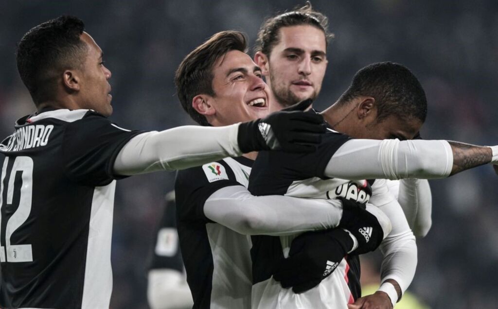 Η Λιντς ρίχνει τα… τσιμέντα φέρνοντας «Γιουβεντίνο»