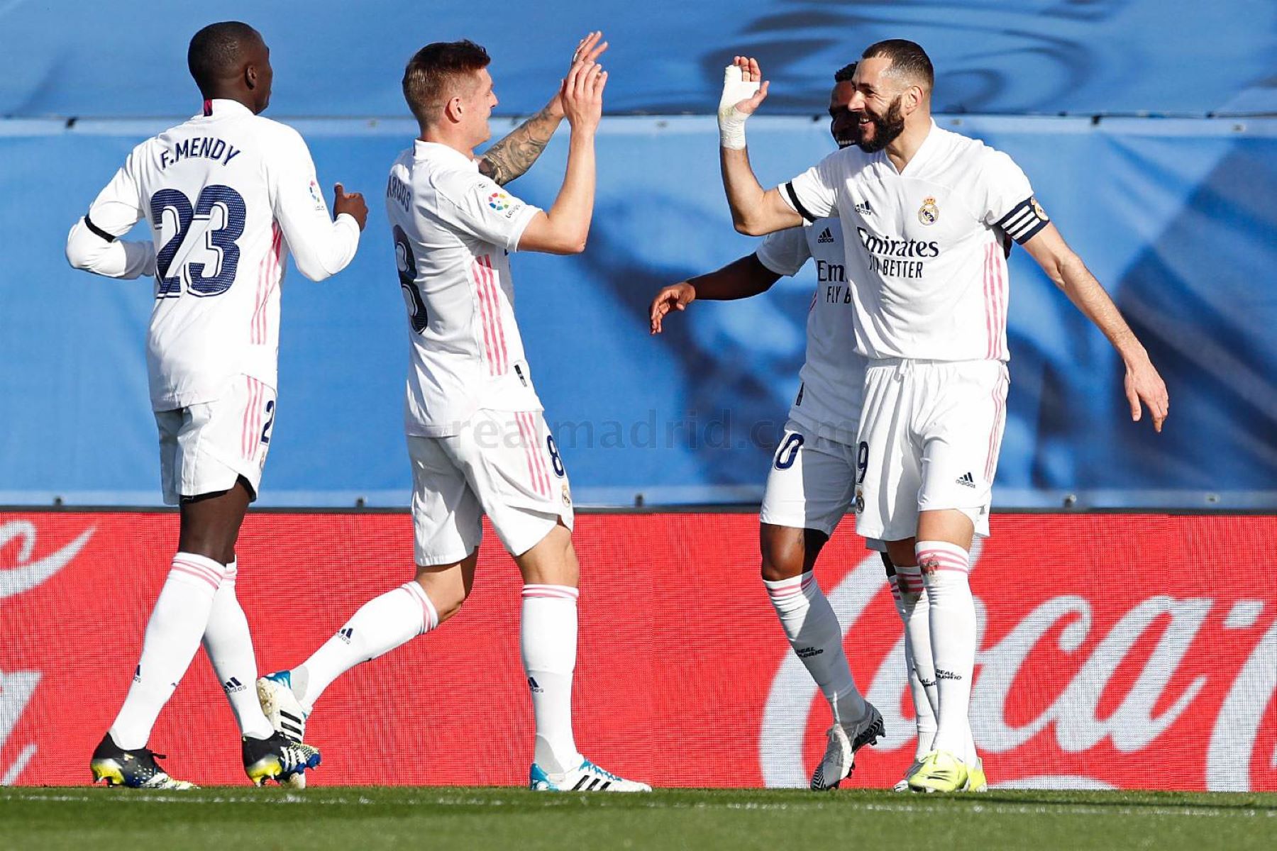 Ρεάλ με τα όλα της «κατάπιε» τη Βαλένθια (vid)