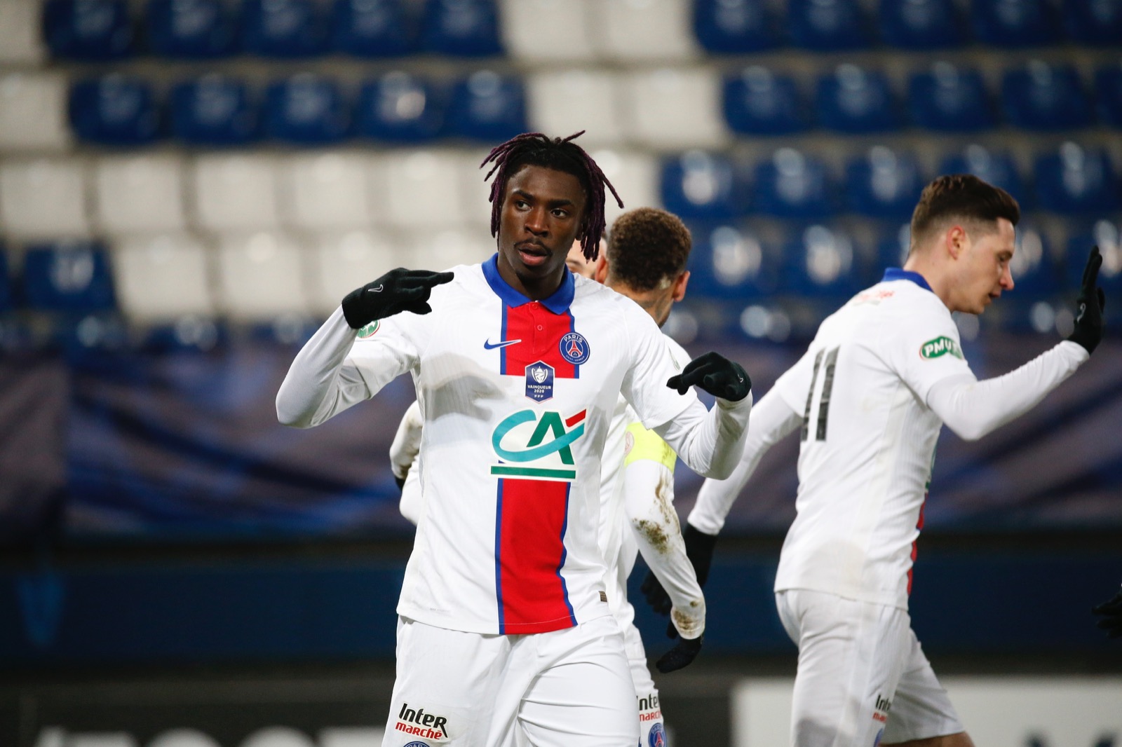 Έχει αλλάξει η Παρί έχει γίνει Κιν-ική (vid)