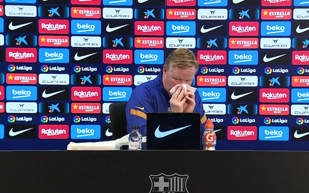 Πρόβλημα με Κούμαν, αιμορραγούσε την ώρα της συνέντευξης και αποχώρησε! (pic)