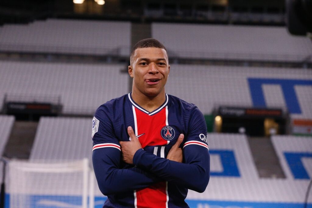 Μέχρι και εταιρείες κολοσσοί «σφάζονται» για τον Μπαπέ