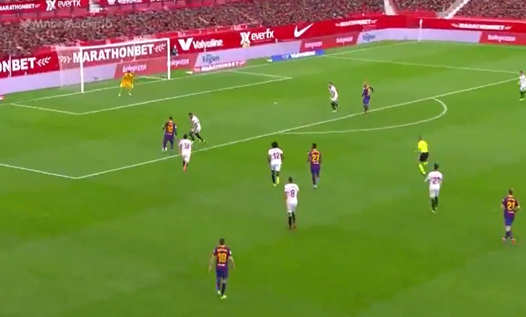 Μαγικό γκολ του Μέσι – Έστειλε τον Φερνάντο για… σπίρτα (vid)