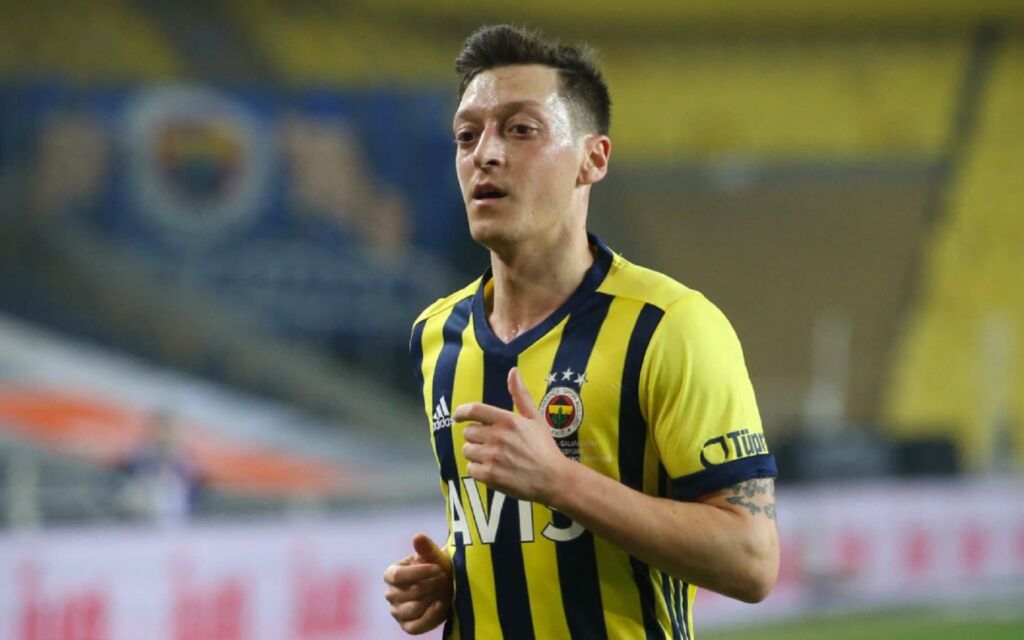 Ο πρόεδρος της Φενέρ χτύπησε καμπανάκι στον δυσαρεστημένο Οζίλ