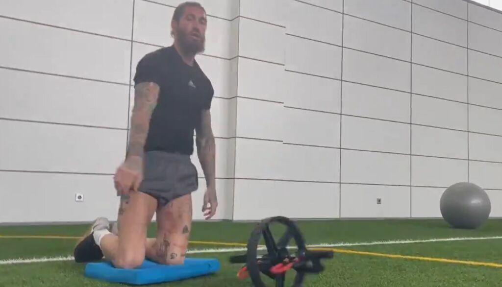 Ο Ράμος κάνει τη ρόδα κοιλιακών να μοιάζει… παιχνιδάκι (vid)