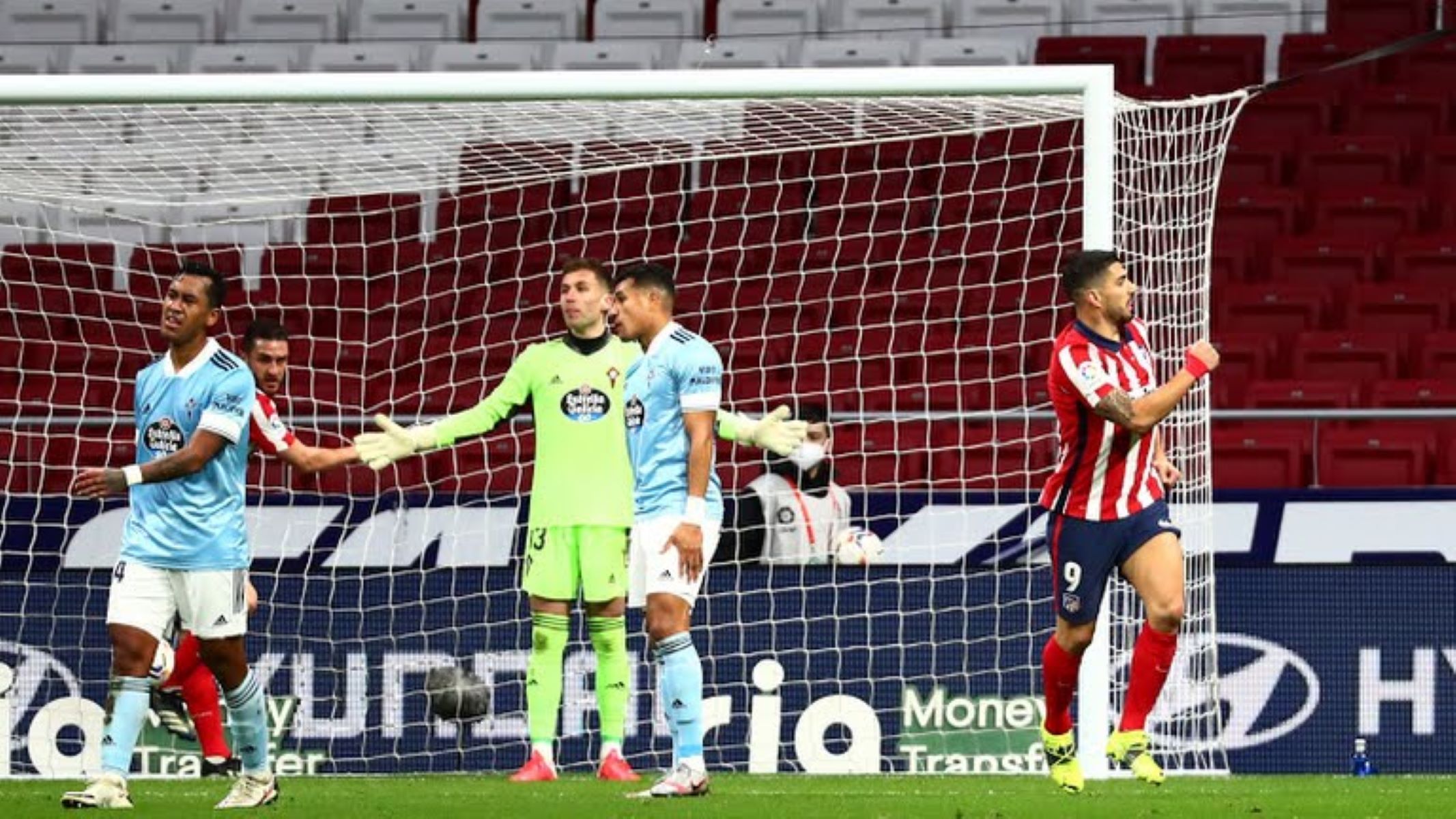 Μάρκος Γιορέντε κερνάει, Σουάρες… πίνει (vid)