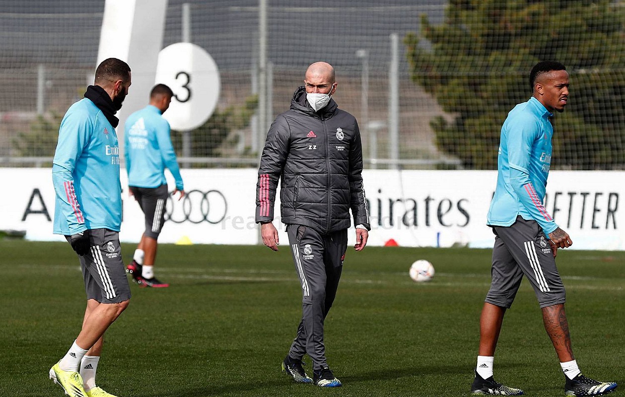 Τα «έχωσε» ο Ζιντάν: «Να σέβεστε τη δουλειά μας»