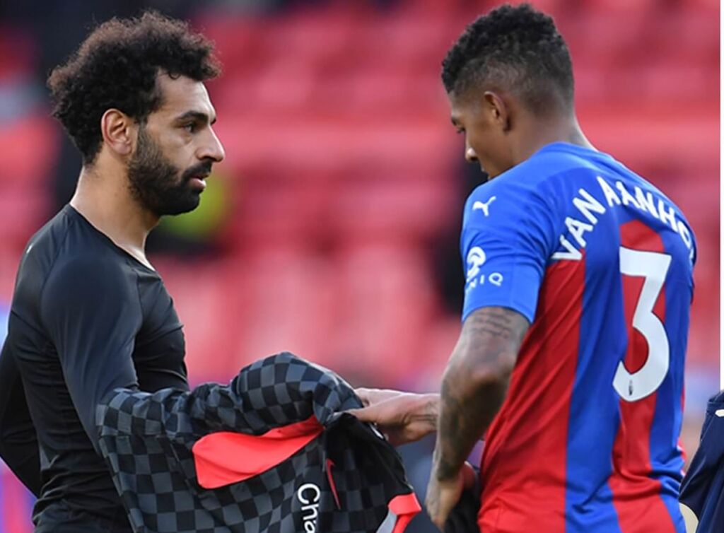 Πρόστιμο σε όποιον ανταλλάσσει φανέλα στην Αγγλία!