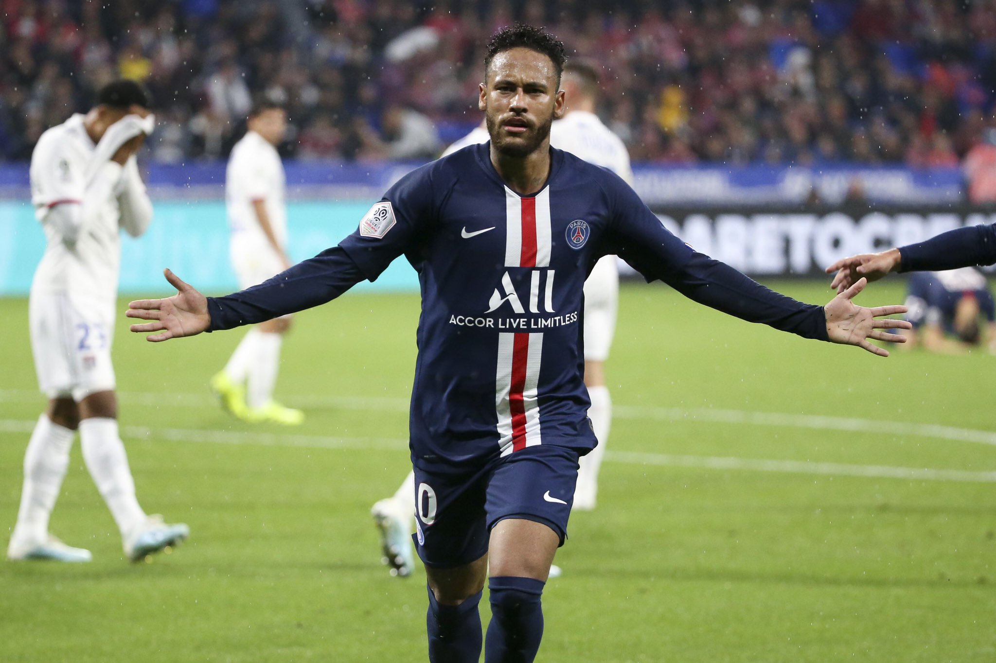 Μετράει… ώρες στην Παρί ο Νεϊμάρ!