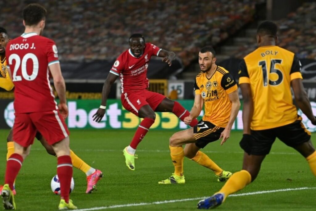 Η Λίβερπουλ εντός και εκτός έδρας είναι η μέρα με τη νύχτα