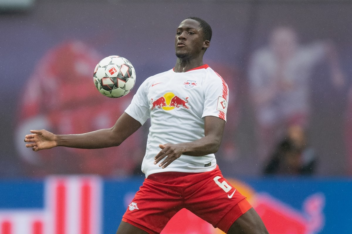 Η Άρσεναλ κλείνει σέντερ μπακ από τη Λειψία