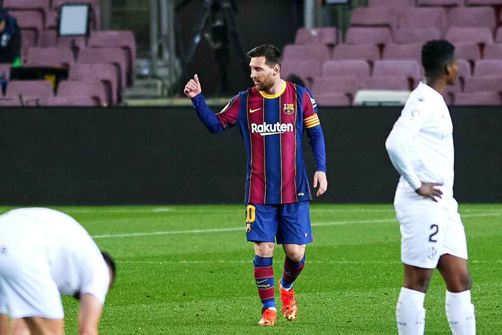 Οι θρύλοι της Μπαρτσελόνα υποκλίνονται στον Μέσι! (vid)