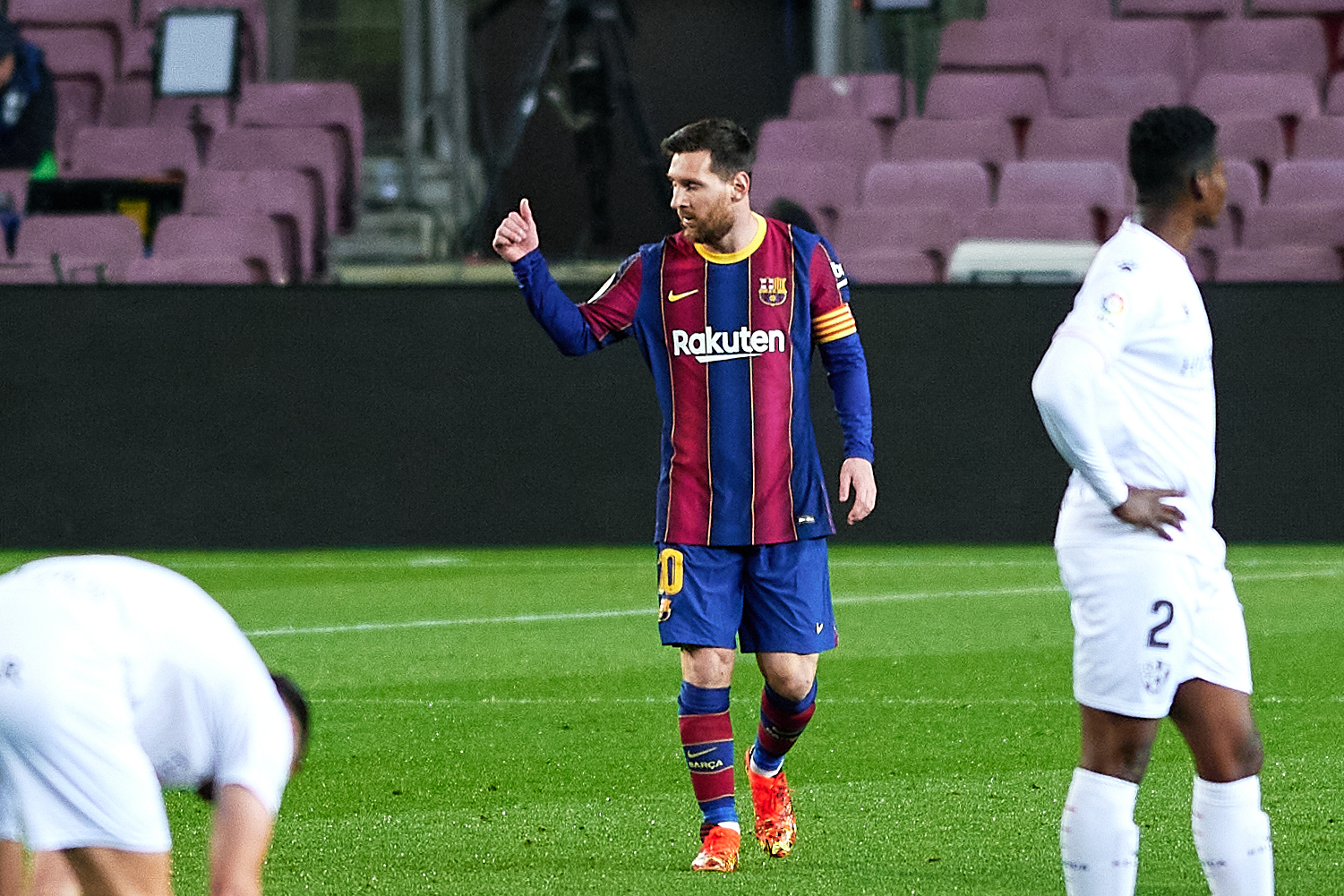 Οι θρύλοι της Μπαρτσελόνα υποκλίνονται στον Μέσι! (vid)