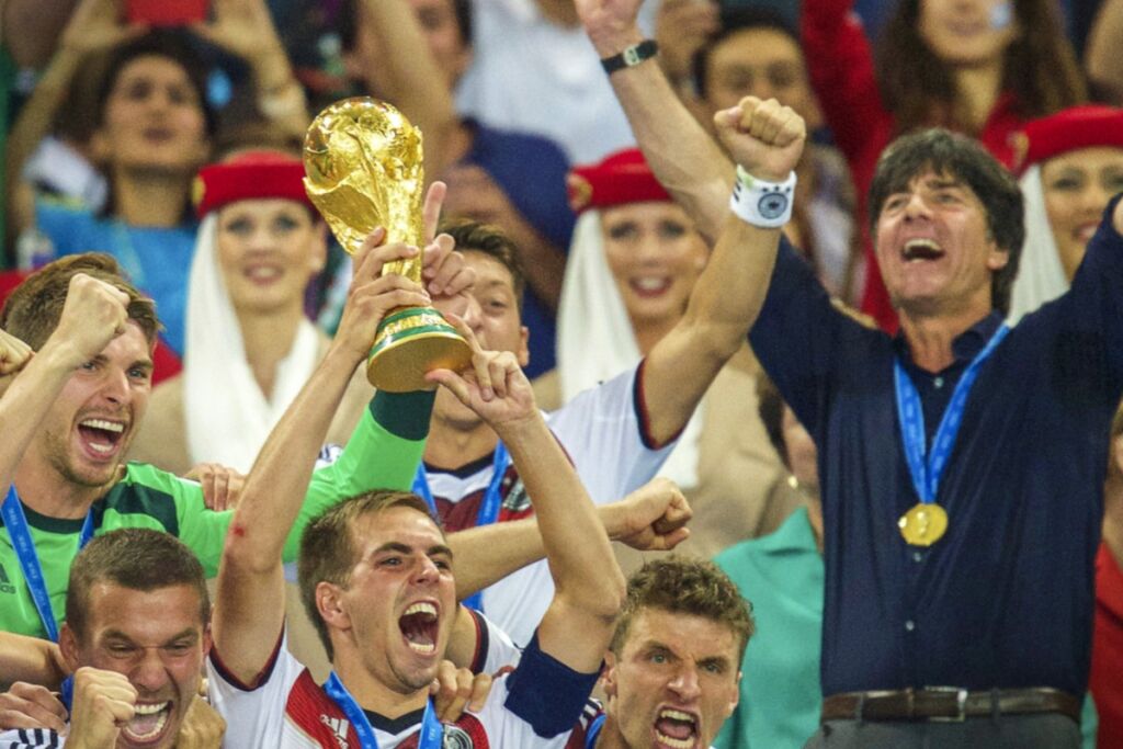 Ο Λεβ δεν απέκλεισε 2 μεγάλες επιστροφές στα «πάντσερ»