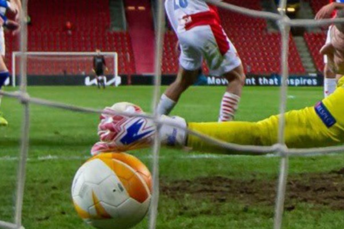 Ο γκολκίπερ της Ρέιντζερς με την επέμβαση της σεζόν (vid)