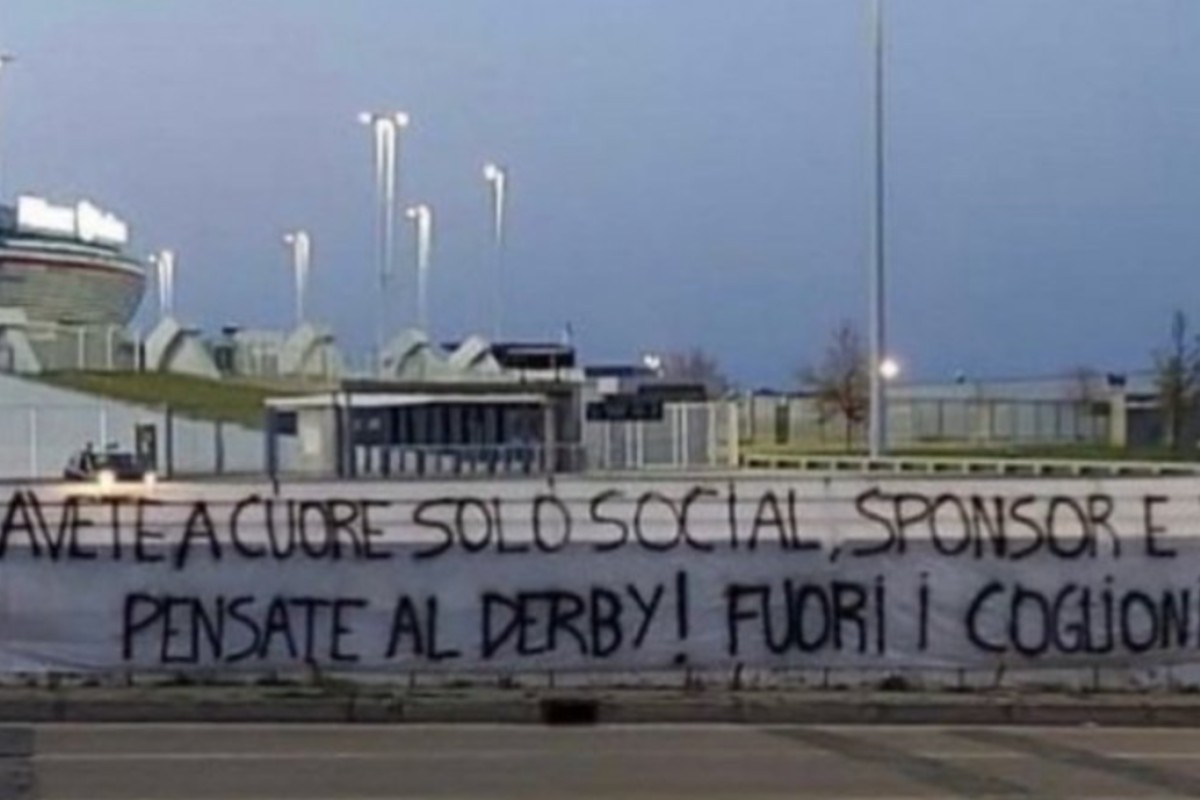 Οπαδοί της Γιουβέντους ύψωσαν υβριστικό πανό: «Δείξτε τα @ρχιδι@ σας»