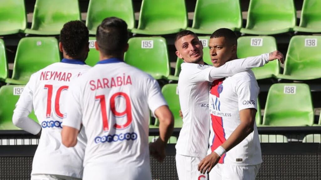 Δε φεύγει αν δεν πάρει κούπες ο Μπαπέ (vid)