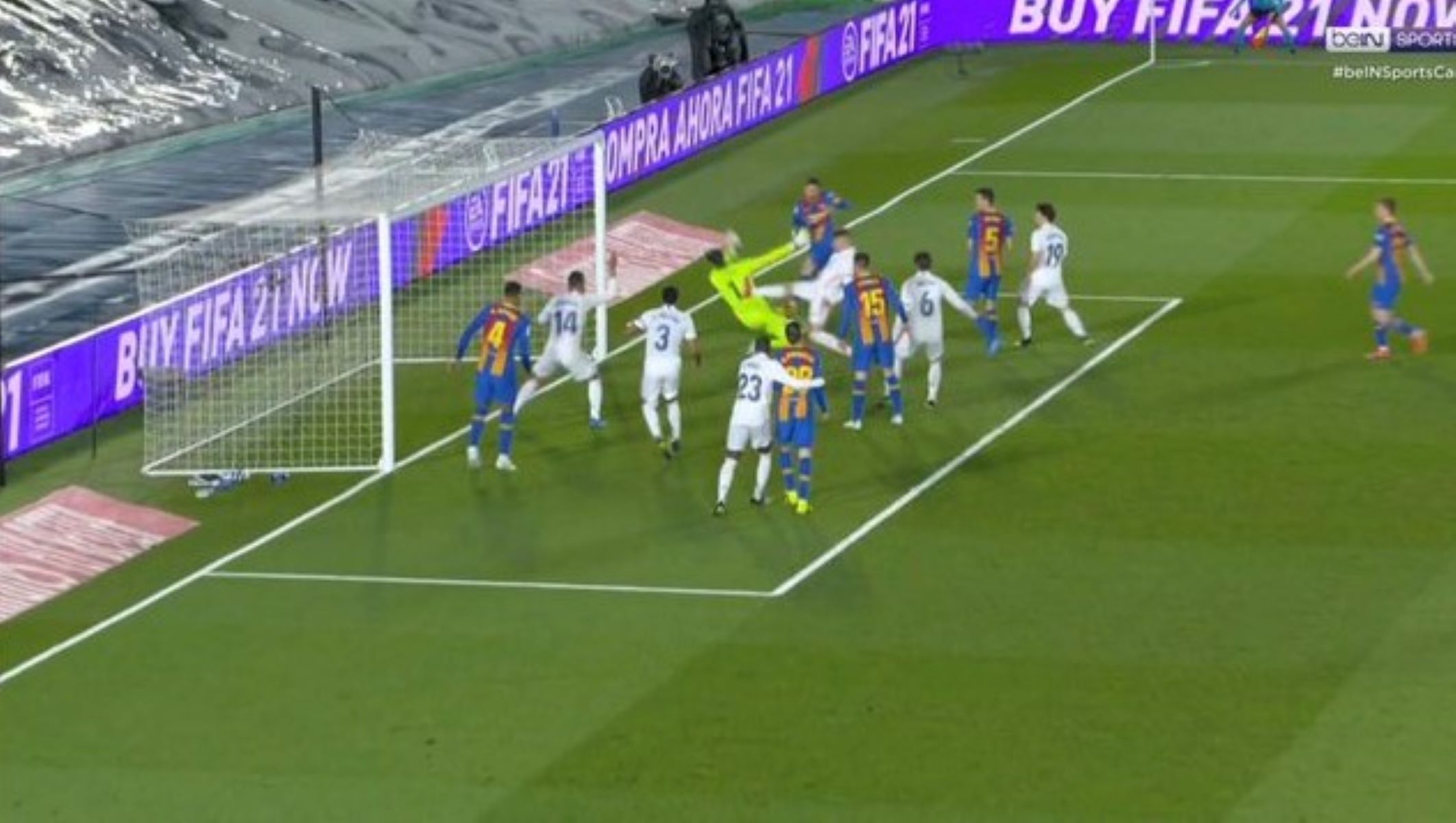 To δοκάρι στέρησε μυθικό γκολ από τον Μέσι (vid)