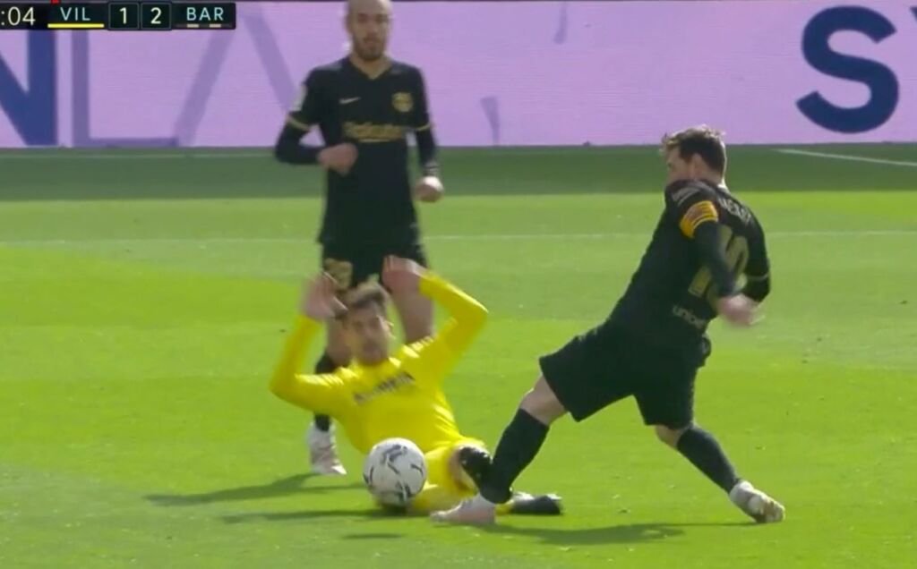 Το δολοφονικό τάκλιν του Τριγκουέρος στο Μέσι (vid)