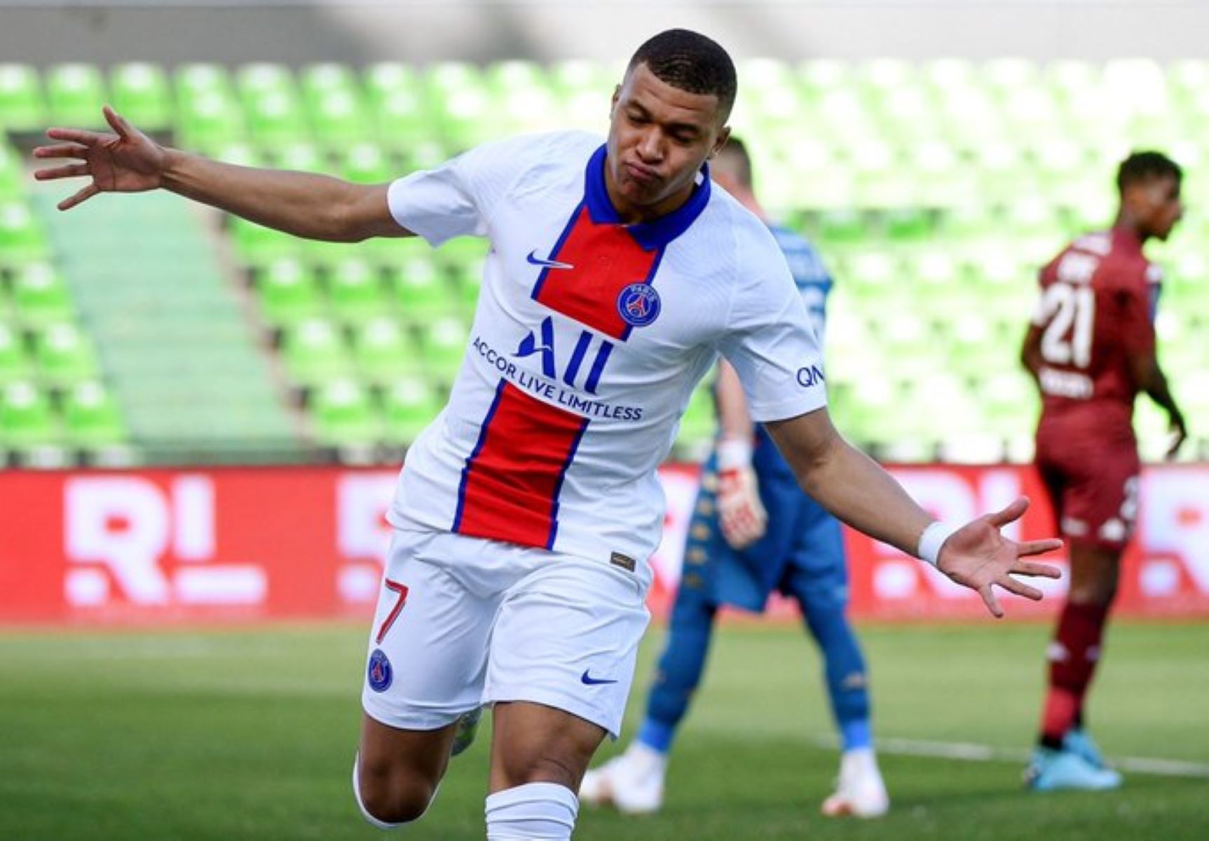 Ασταμάτητος Μπαπέ – Δίμπαλο και στη Μετς (vid)