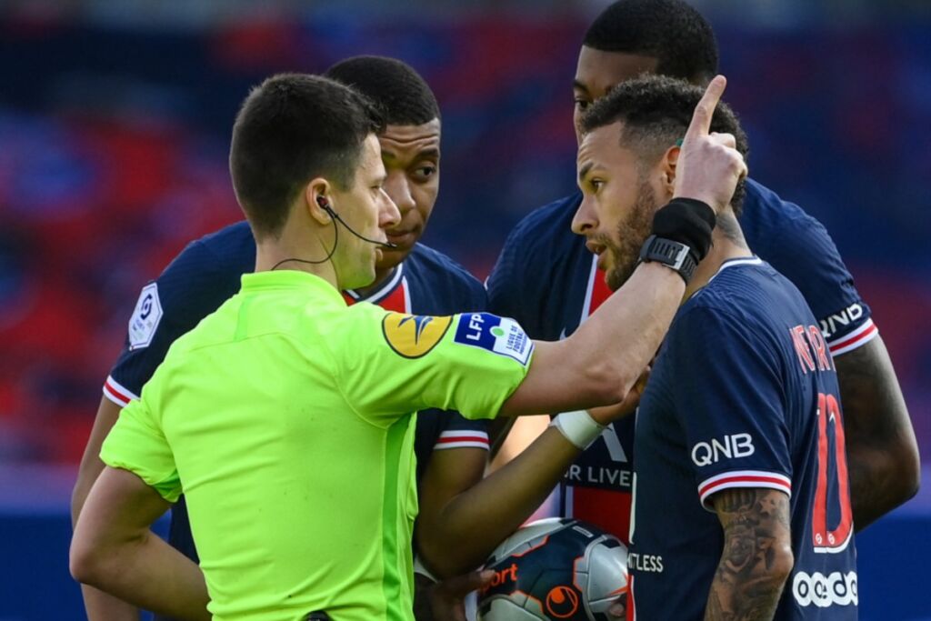 Η αψυχολόγητη ενέργεια του Νεϊμάρ και το θλιβερό ρεκόρ αποβολών (vid)