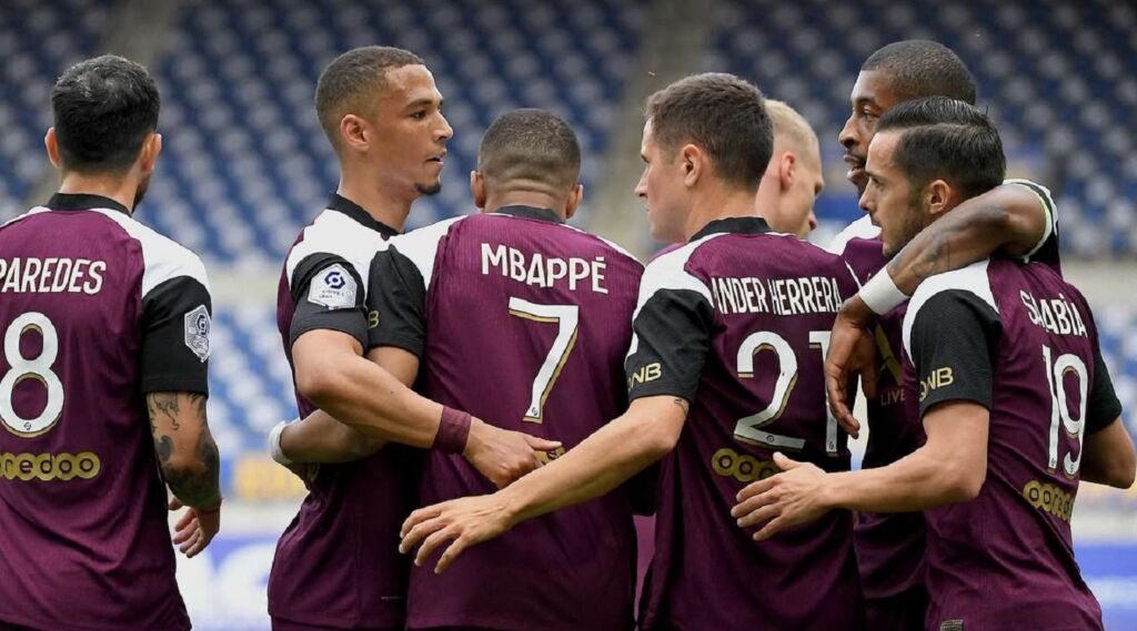 «Αγριεμένη» η Παρί έκανε περίπατο! (vid)