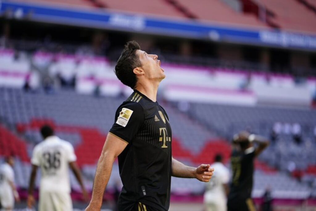 Μια ανάσα από το ιστορικό ρεκόρ ο Λεβαντόφσκι! (vid)