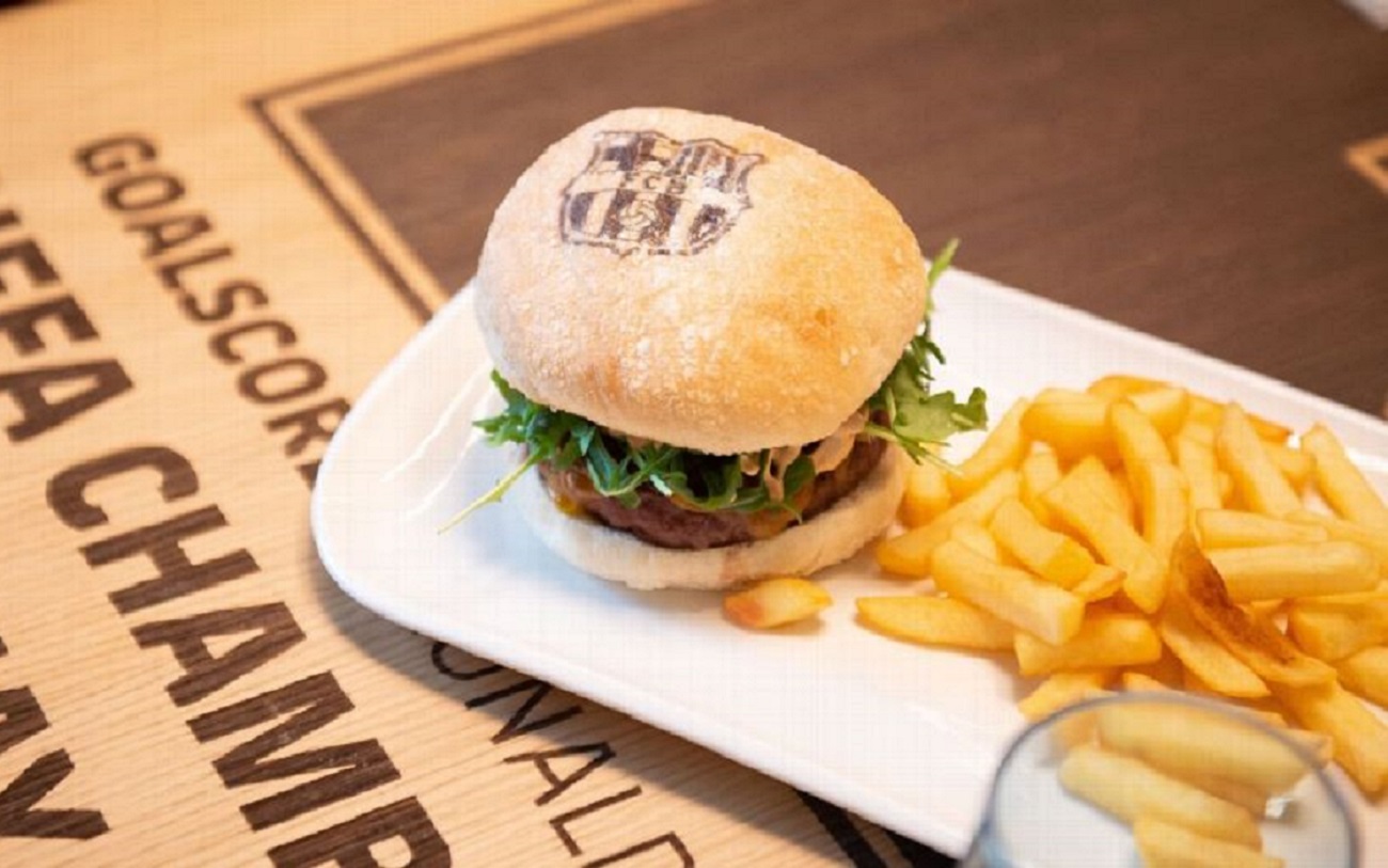Στο νέο Cafe της Μπαρτσελόνα τρως τους…παίκτες!