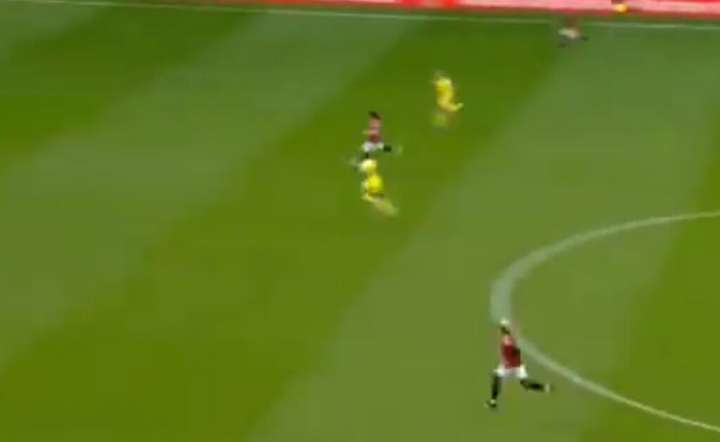 Απίθανη γκολάρα του Καβάνι βάζει μπροστά τη Γιουνάιτεντ! (vid)