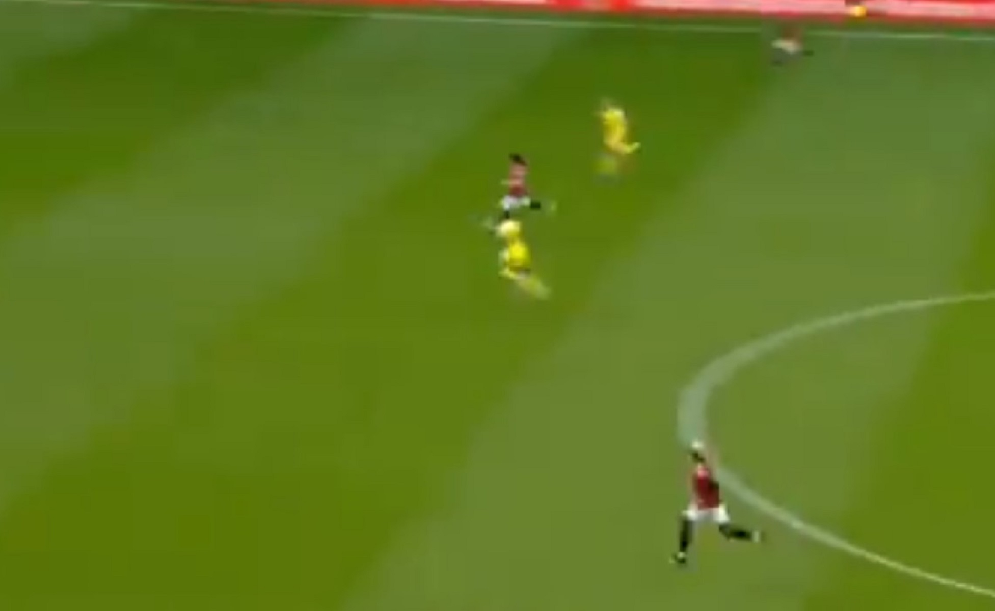 Απίθανη γκολάρα του Καβάνι βάζει μπροστά τη Γιουνάιτεντ! (vid)