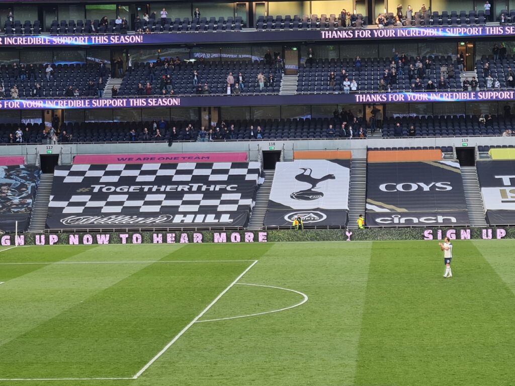 Ο Κέιν χειροκρότησε τον κόσμο με δάκρυα στα μάτια! (vid)