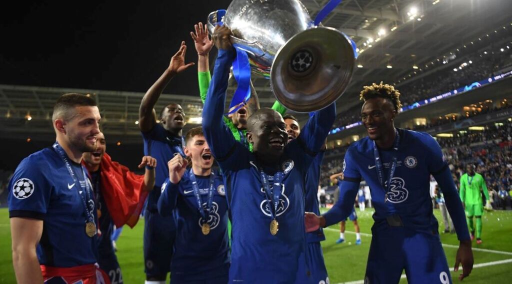 Η Adidas υποκλίνεται στον αγαπημένο της Καντέ (vid)