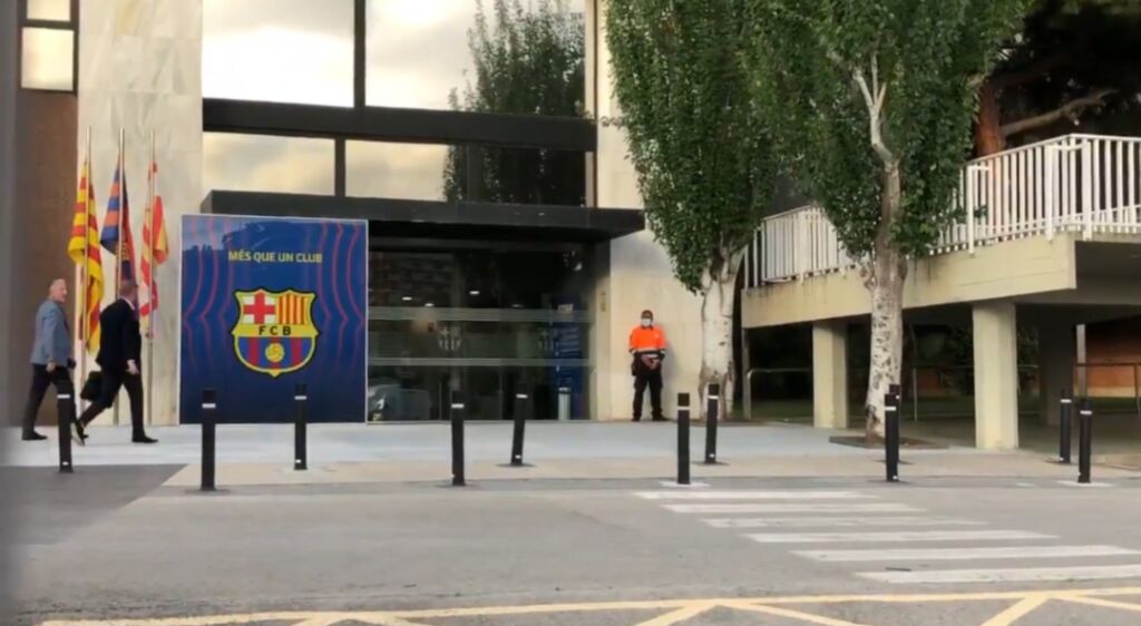 Στα γραφεία της Μπαρτσελόνα ο Κούμαν, στον “αέρα” ο Ολλανδός (vid)