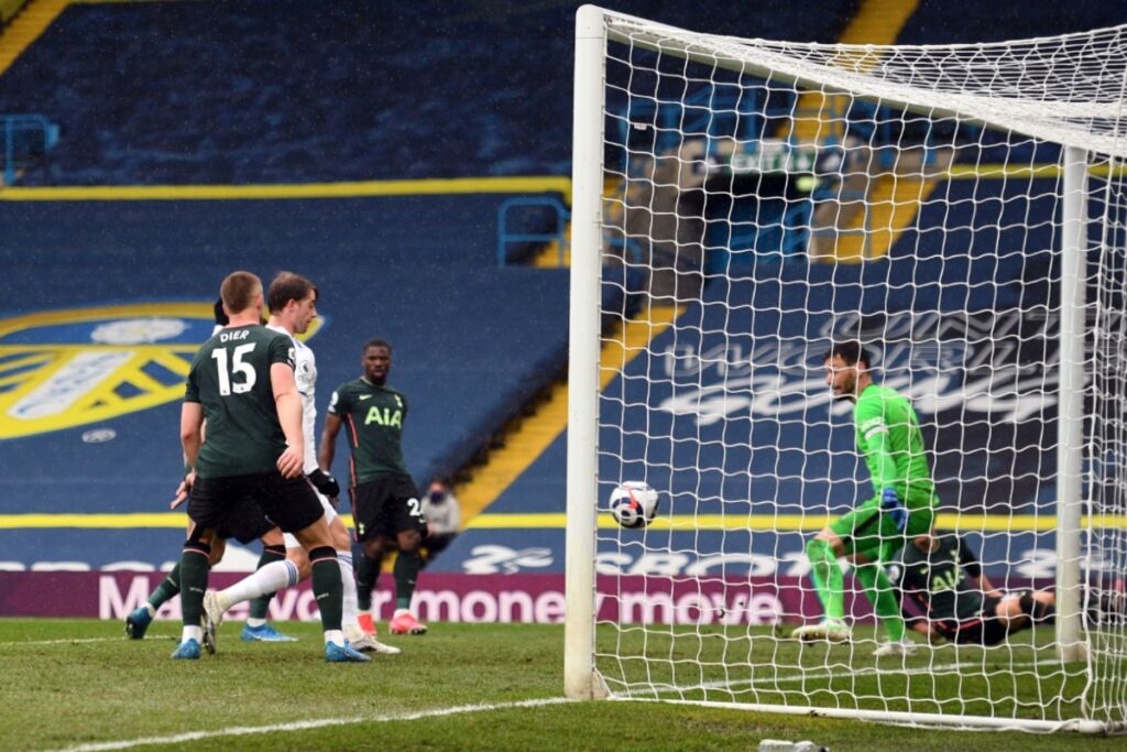 Η Λιντς πέταξε την Τότεναμ έξω από το τρένο της τετράδας (vid)