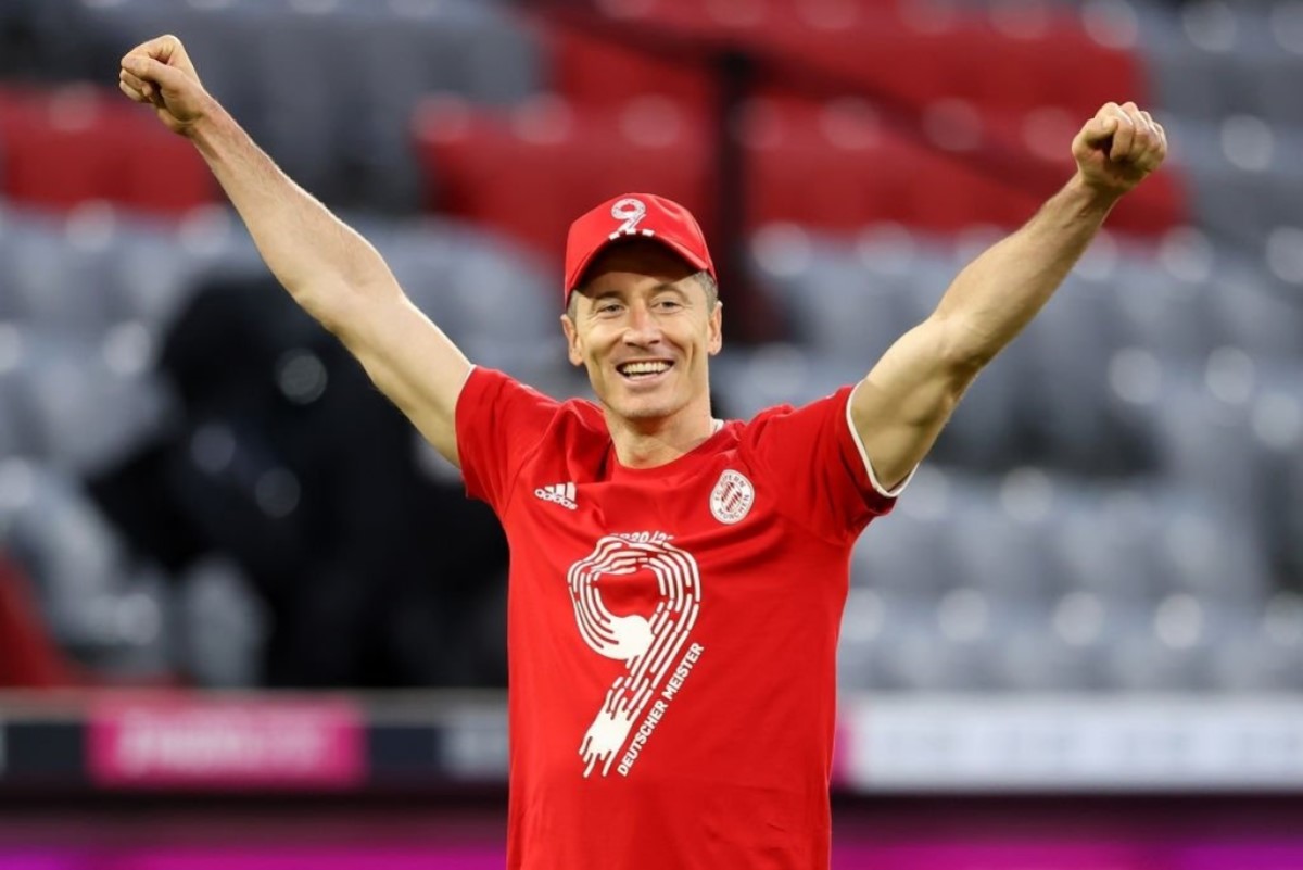 Ο Λεβαντόφσκι «υποκλίθηκε» στους συμπαίκτες του για τις ασίστ!