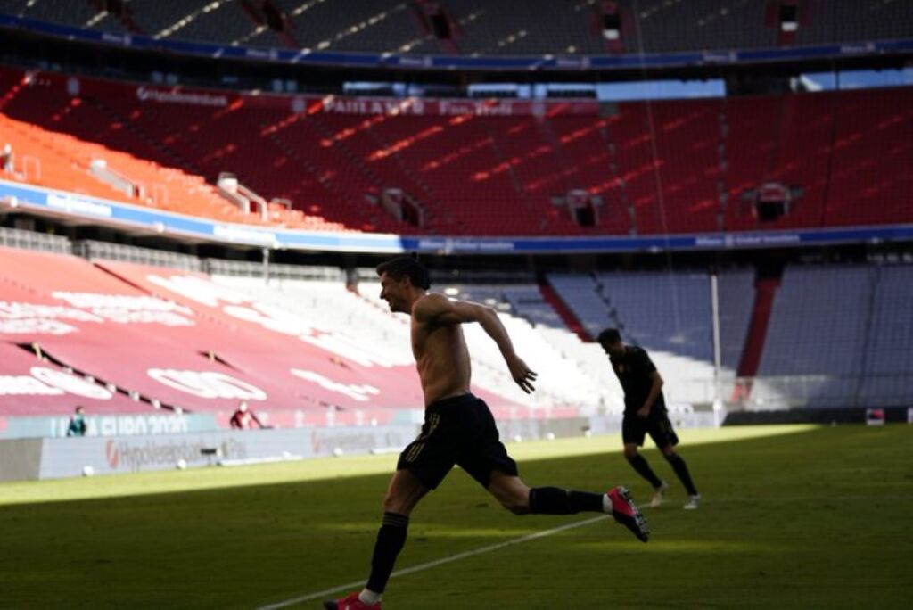 Το πέτυχε ο Λέβα – 41 γκολ και κορυφαίος όλων των εποχών στη Γερμανία (vid)