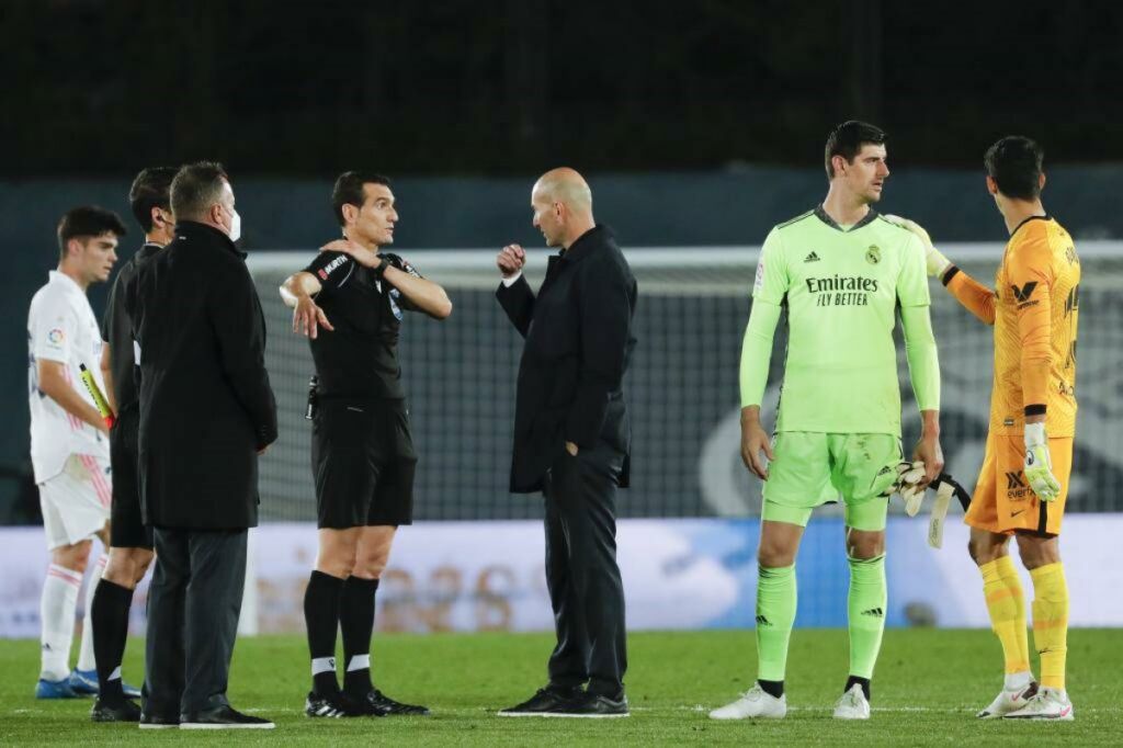 Σκασμένοι στη Ρεάλ με την διαιτησία: “Θα μας κοστίσει τον τίτλο”!