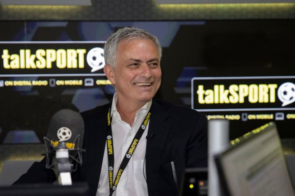 Δεν τα… έβαψε μαύρα ο Μουρίνιο – Η νέα δουλειά του Πορτογάλου